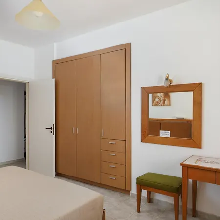 Ξενοδοχείο με διαμερίσματα Fotis 4*